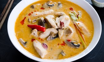 चिकन-कोकनट मिल्क सूप